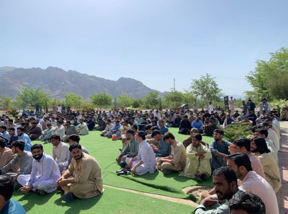 iam_Faiz18's tweet photo. Holding banners, sitting bare headed on canicular days of May &amp; asking for legitmate demands, these are none else but the future of nation who are compelled to sit on road against the customised atrocities of management.
#StopHarrasingBUETKStudents
#SolveBUETKAdminstrationIssues https://t.co/zyTBcdWH8c