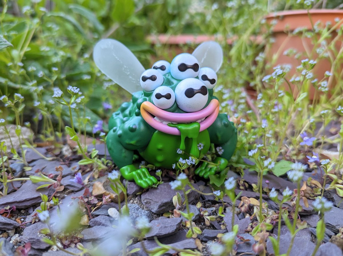 Alright this Goop Toad needs a new home 🐸🐸 if you want a chance to win this lil mutant then  ↓↓↓

                                🫳
Like, retweet and follow to enter! 
                               🫴

I will draw a winner this weekend 🐸🐸