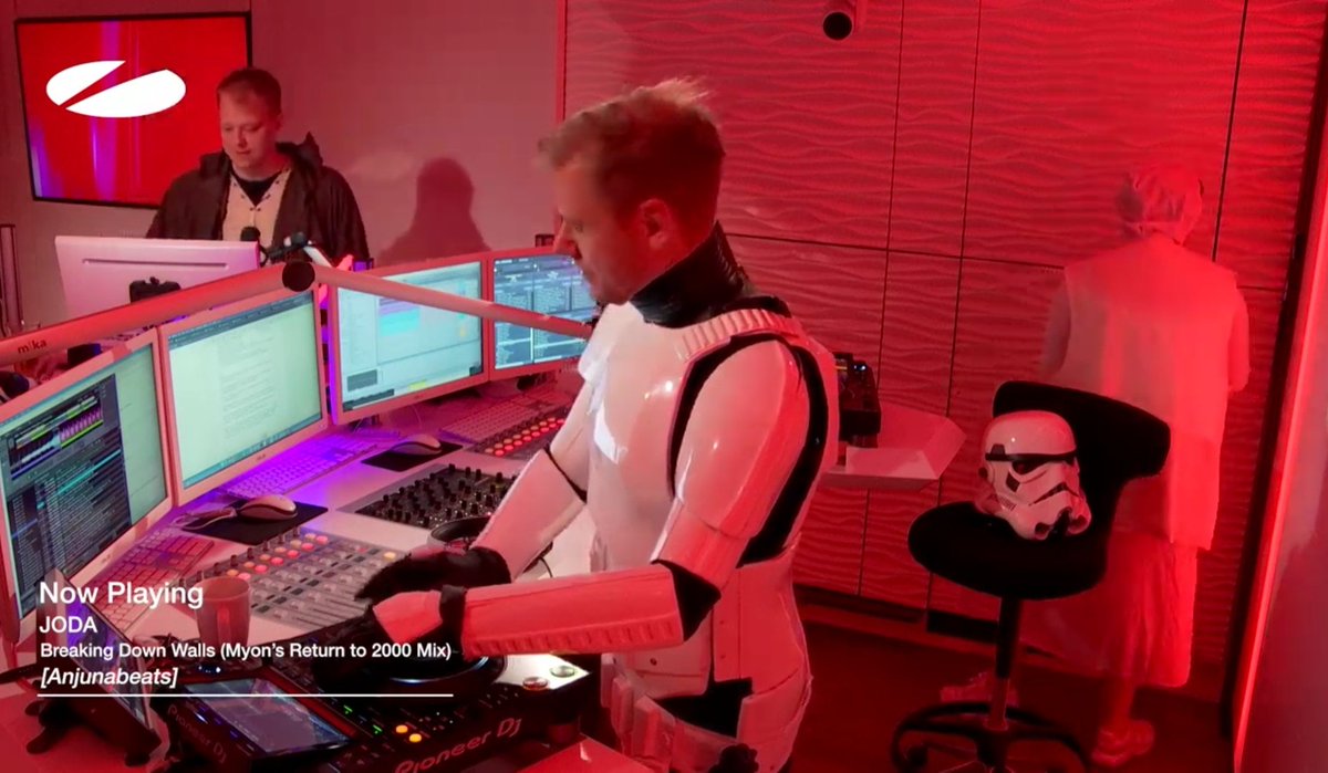 iamPButterfly's tweet photo. Me alegra saber que Armin es tan fan de Star Wars como yo, si me interesรฉ por este universo fue gracias a รฉlโค๏ธโจ.
#ASOT1119 #StarWars #MayThe4thBeWithYou https://t.co/3fDVhWV3tK