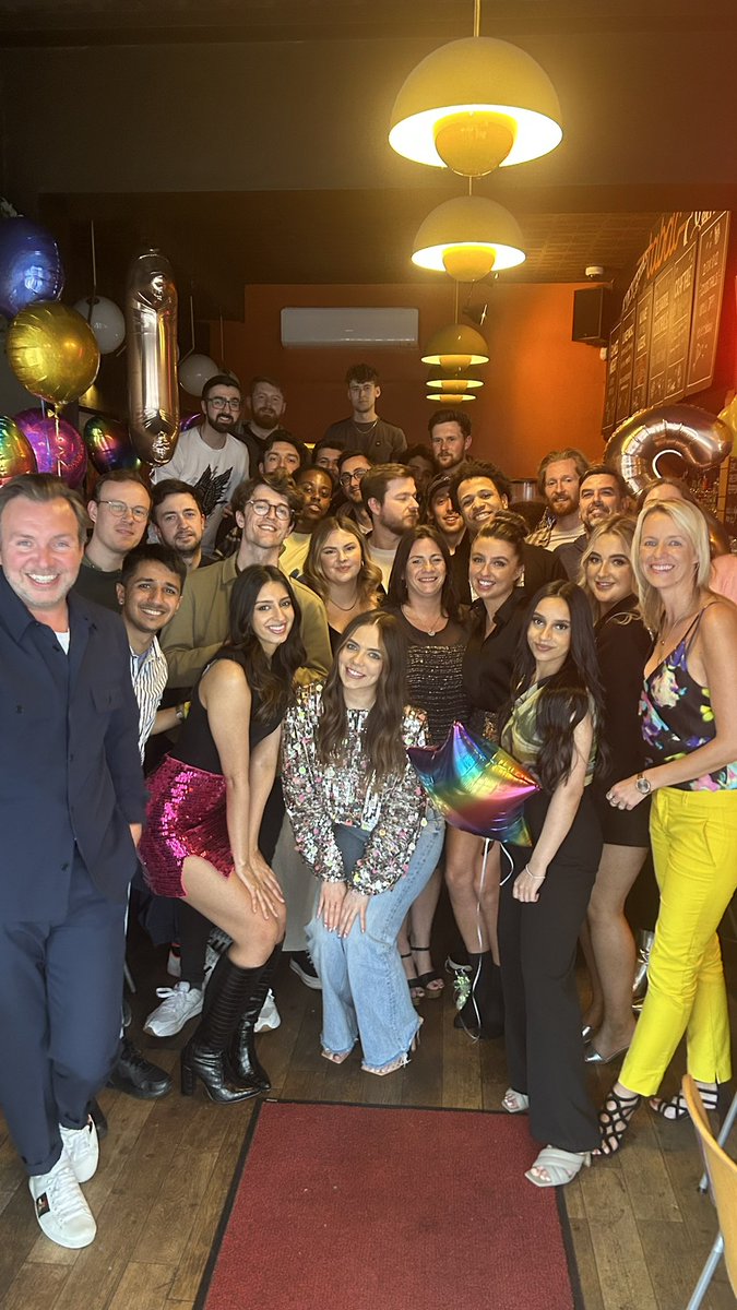 AgentMarket_X's tweet photo. We 💜 EU! 

Just our team (well, some of us!) celebrating all things #EUROVISION 

Us Agents are certainly #UnitedByMusic - let the music play on…🪩

🇪🇺🇺🇦🇬🇧 https://t.co/A8tVD5XESy