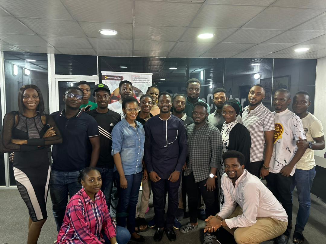 dev_pelz's tweet image. We had an Insightful Career Seminar today at @ITSkillsCenter
We learnt so much about CV Writing and Optimizing LinkedIn from Oluwaseun 'Gabby' Akinola, and Acing Tech Interviews from Queen Helen Azubuike
#careerdevelopment
#cvtips
#linkedinoptimization
#techinterviews