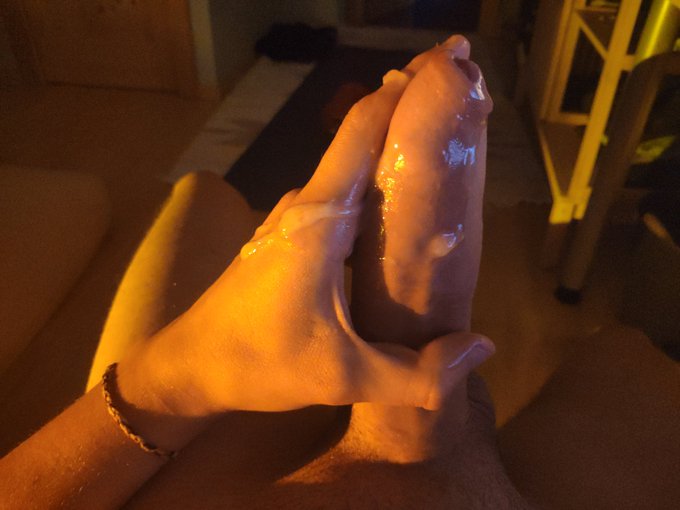 Paul 🔞 - 2 pic. post-workout, pre-study. more on the fans page ✨ https://t.co/a5X5jHspM4