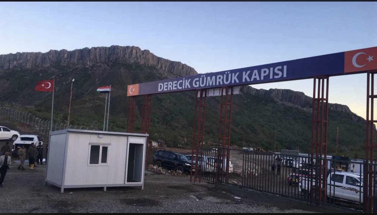 Her şey odamız tarafından başlatılan imza kampanyasıyla başladı. 15 bin imzayla #DerecikSınırKapısı’nın açılmasını talep ettik. 

Halkımızın bu talebi ses getirdi ve çalışmalar başladı. Her fırsatta her platformda konuştuk. Bugün tabelası asıldı. Devamının takipçisi olacağız.