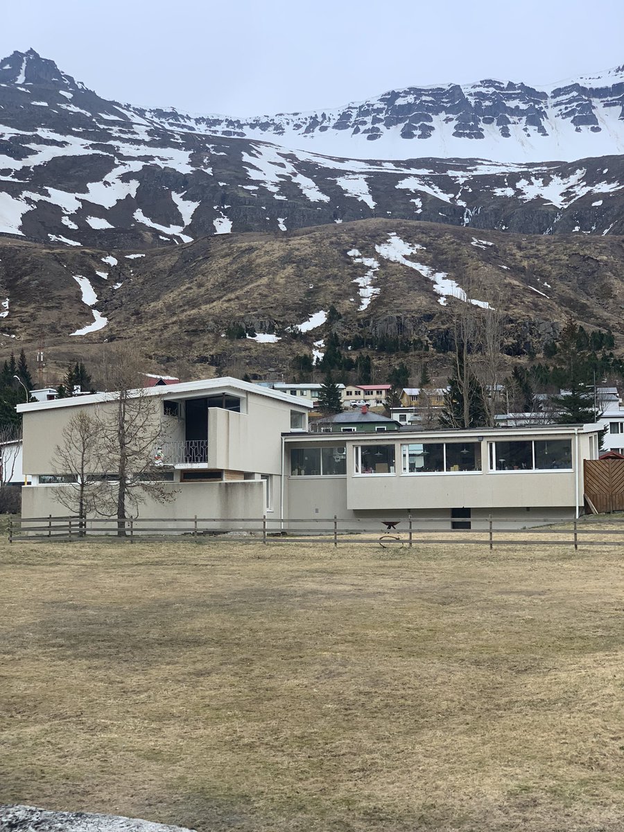 midcenturyice's tweet photo. Mid-century Seyðisfjörður https://t.co/B0TWLJKxRc
