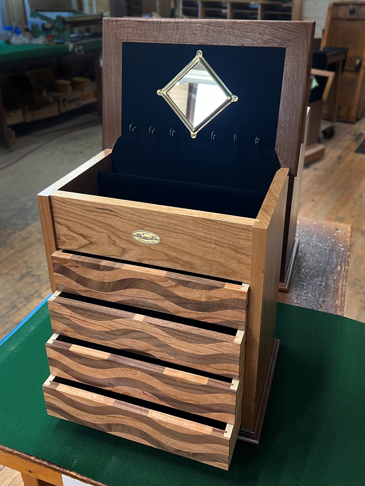 GerstnerUSA's tweet photo. The new J1504 Wave Front Jewelry Chest is a unique and stunning addition to our collection of jewelry boxes. Fluid design, minimal hardware, and high-quality Gerstner craftsmanship ensure that it will be treasured for years to come.
#gerstnerusa #craftsmanshiplives https://t.co/ZQWjBqCCYq