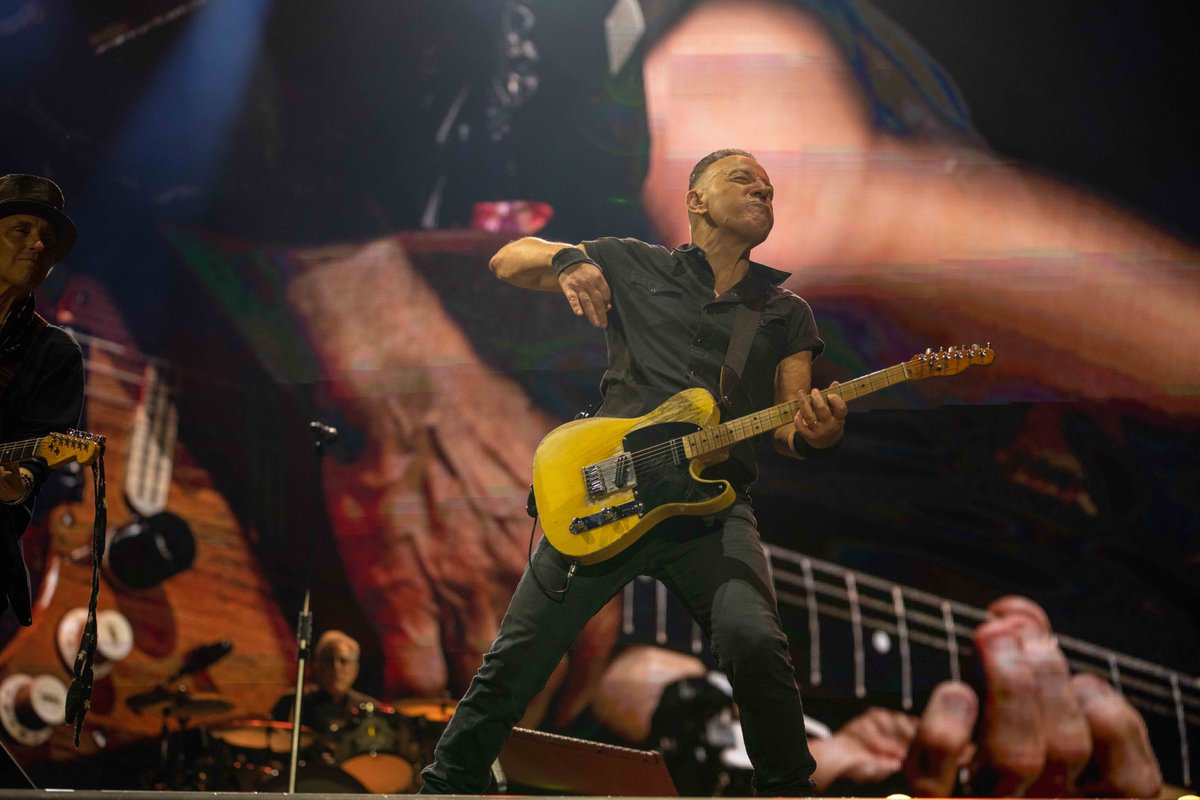 springsteen's tweet photo. https://t.co/JDz6P5go6t