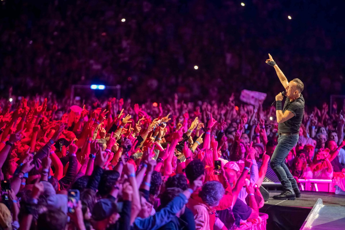 springsteen's tweet photo. https://t.co/JDz6P5go6t