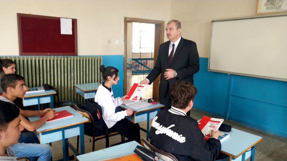 Bakanlığımız tarafından hazırlanıp ilimize gönderilen yardımcı kaynakların Germencik ilçesi Ortaklar Fen Lisesi ve Ortaklar Adabelen Ortaokulu öğrencilerimize dağıtımı İl Milli Eğitim Müdürümüz Sayın Seyfullah OKUMUŞ tarafından gerçekleştirildi.

<a href="/prof_mahmutozer/">Mahmut Özer</a>
<a href="/ValiAKSOY/">Hüseyin AKSOY</a>
