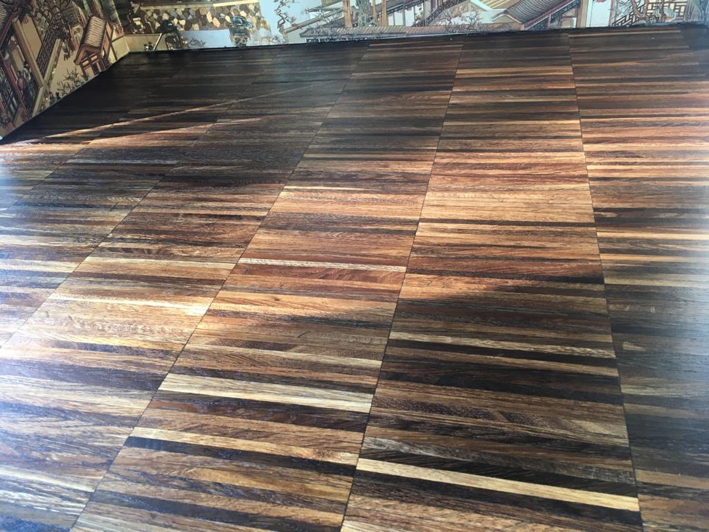 SilverLiningFC's tweet image. Throwback to one of our favorite projects from 2017! See the full job here loom.ly/VKQ-pwk. If you're looking to revive your hardwood floors, give us a call 0203 8352 294.
#HardwoodFloorRestoration #FumedOakFloor #BeforeAndAfter #QualityCraftsmanship