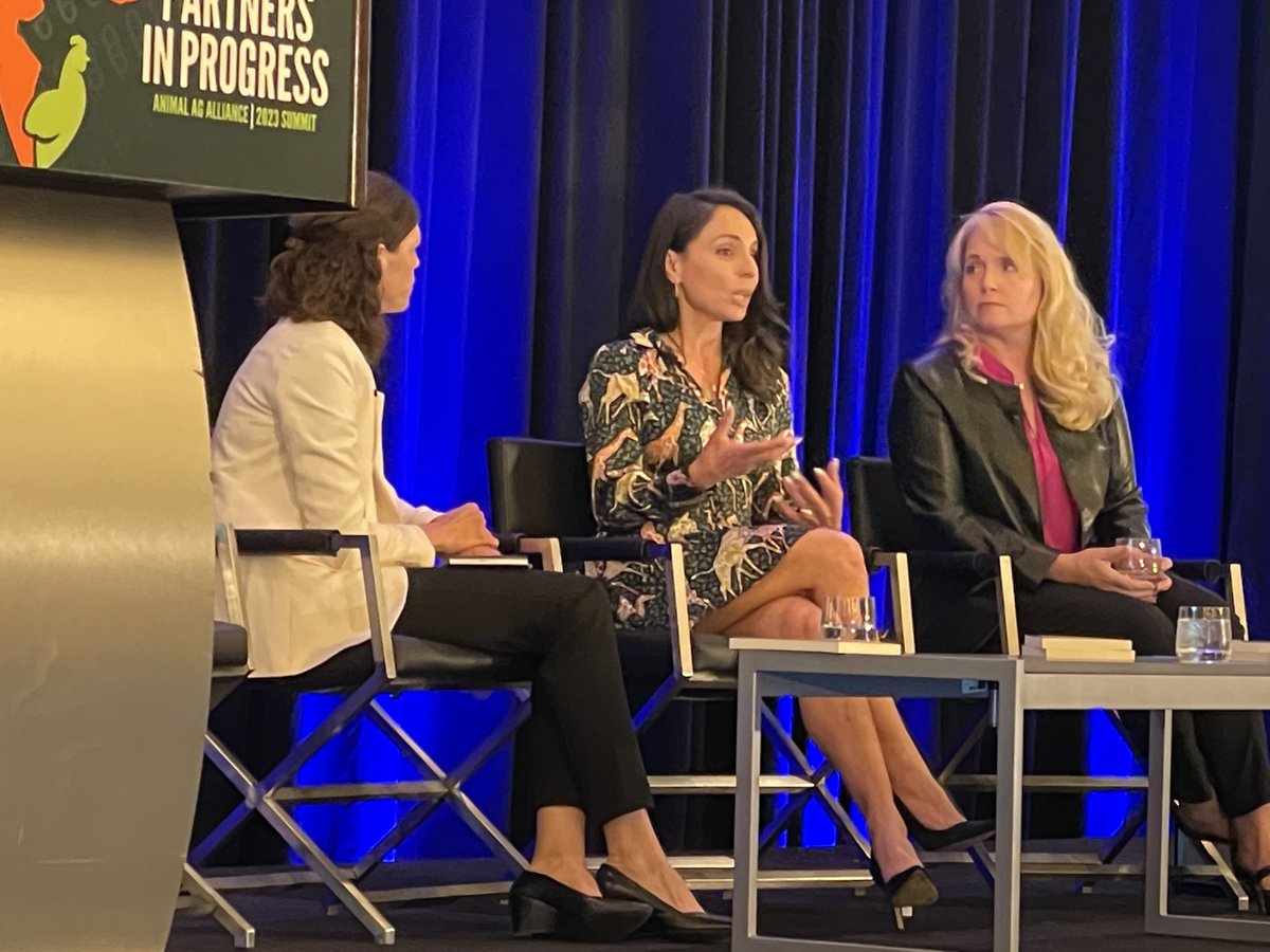 BuildUpRDNs's tweet photo. thanks @NRodriguezRDN and @mpaynspeaker @KellyBristowRD of @Bayer4Crops for giving @BuildUpRDNs a #shoutout at #AAA23  ! (and thanks  @JackNales of @NCAgriculture for letting us know😉) https://t.co/4HqscHU3bG