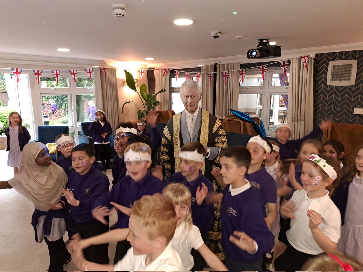 Pont_Primary's tweet photo. Year 3 got to celebrate the coronation of King Charles III with the residents of Ty Enfys #togetherathallmark today! Lovely time spent in the community dancing and celebrating! #EIC #article7 https://t.co/Z9hdSkHPgI