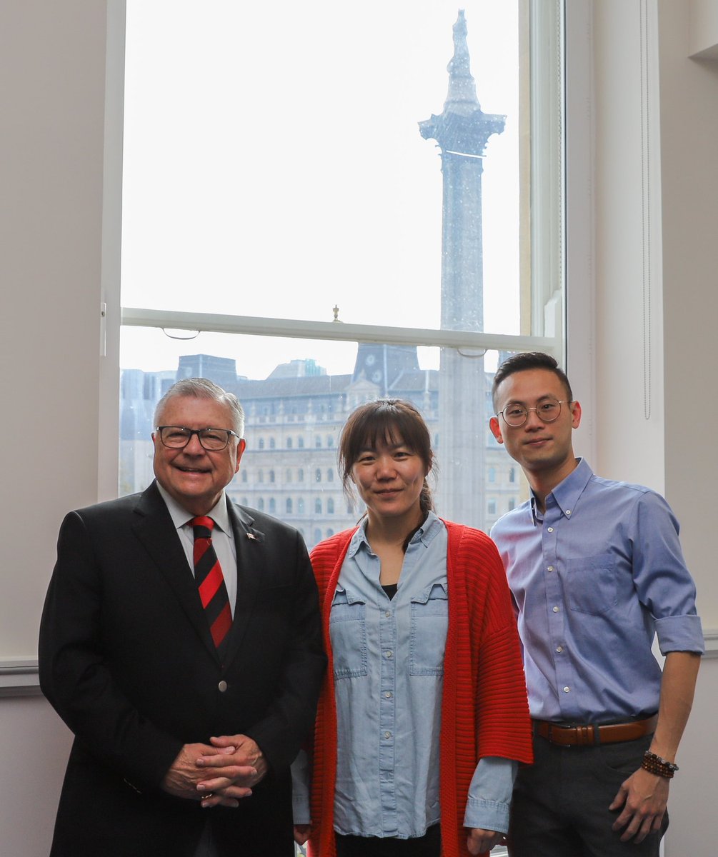 CanadienRU's tweet photo. Le HC @RalphGoodale, un fier Saskatchewanais, a accueilli l'orchestre @ReginaSymphony à la #MaisonDuCanada en amont du grand jour pour leur souhaiter bonne chance. Nous nous réjouissons de voir nos talents 🇨🇦 présentés aux yeux du monde ce samedi. 🎼👑 #Couronnement https://t.co/i0JiFRC1Pt