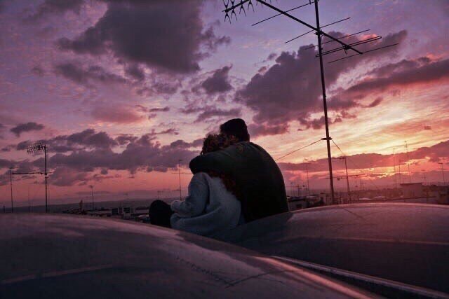 inmaarv's tweet photo. —Te mereces que te traten bien, Leah. Cada puto segundo del día. Mereces que te hagan reír y te escuchen cuando tienes un problema. Me da igual si la otra persona ha tenido una semana de mierda. Tú no eres el saco de boxeo de nadie. Mereces que te respeten.

#ElArteDeSerNosotros https://t.co/H5niplN1bb