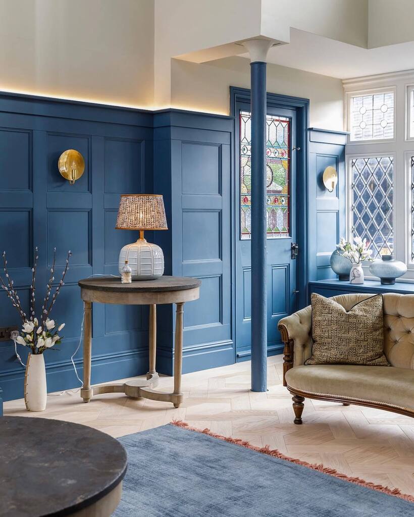 Love this shot of a bespoke ‘Teal Tipshear with Rose Fringe’ rug we did for @yellowwrendesigns 💙

It is such a fantastic room which I only saw in its beginning stages when I went on my site visit, so it’s brilliant to see this. 

This rug is availabl… instagr.am/p/Cr1GPVSIkQ3/