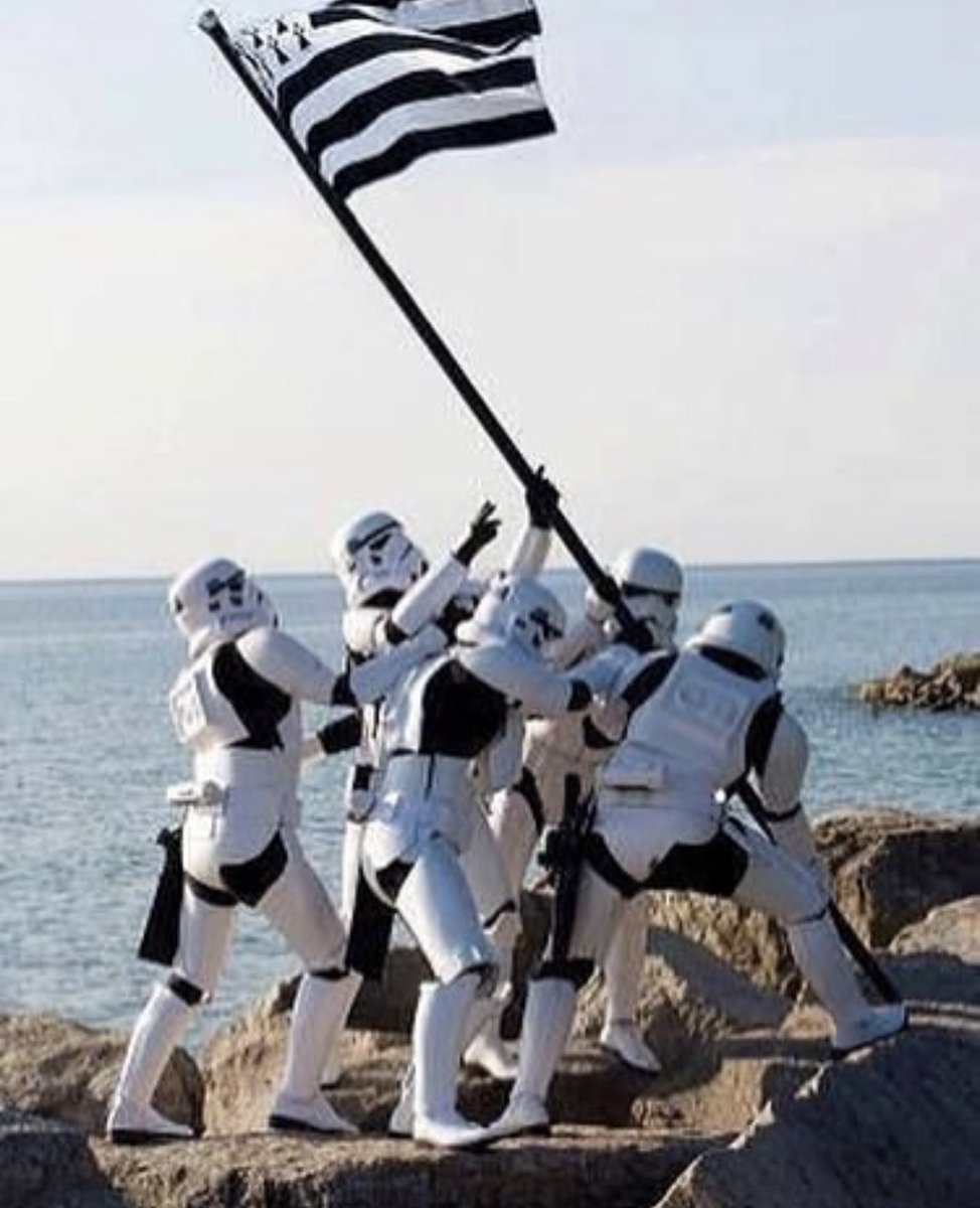 Mammbreizh's tweet photo. La Breizh conquête de la Galaxie 😜 
#Bretagne #StarWarsDay https://t.co/93mQ4PLgJo