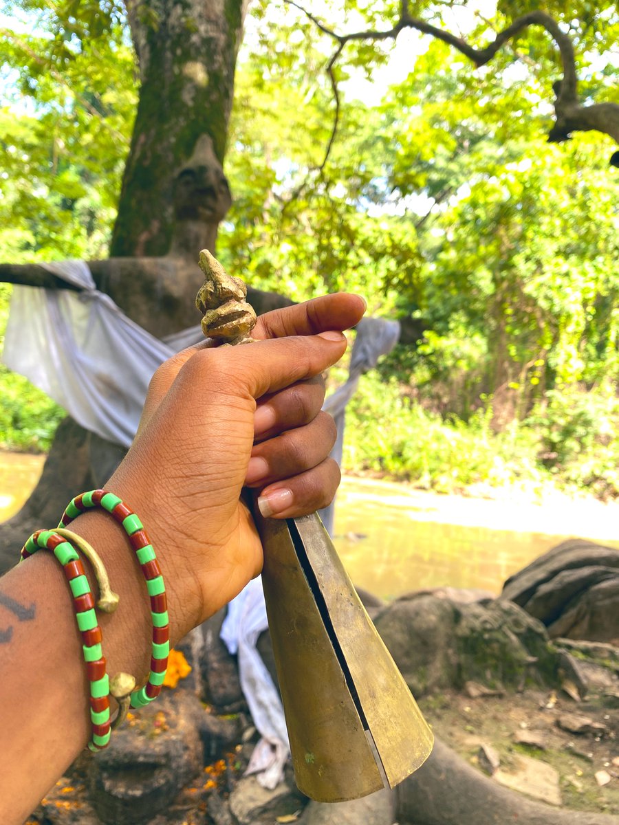madam_suzie_'s tweet photo. Been traveling around so much for cruise it didn’t feel right not to visit my mama personally…so I went to see and speak to her today🤭💛✨

Ore Yeye oo🐝 🌸 🍯 💛🤍

Òsun àwúrá olú
Olónyà iyùn
Arewa obìnrin
Awede kí ó tó wemo
Òsun á wemo ire fun wa o 🤲🏽🤍✨✨ https://t.co/KNg60Ub3YA