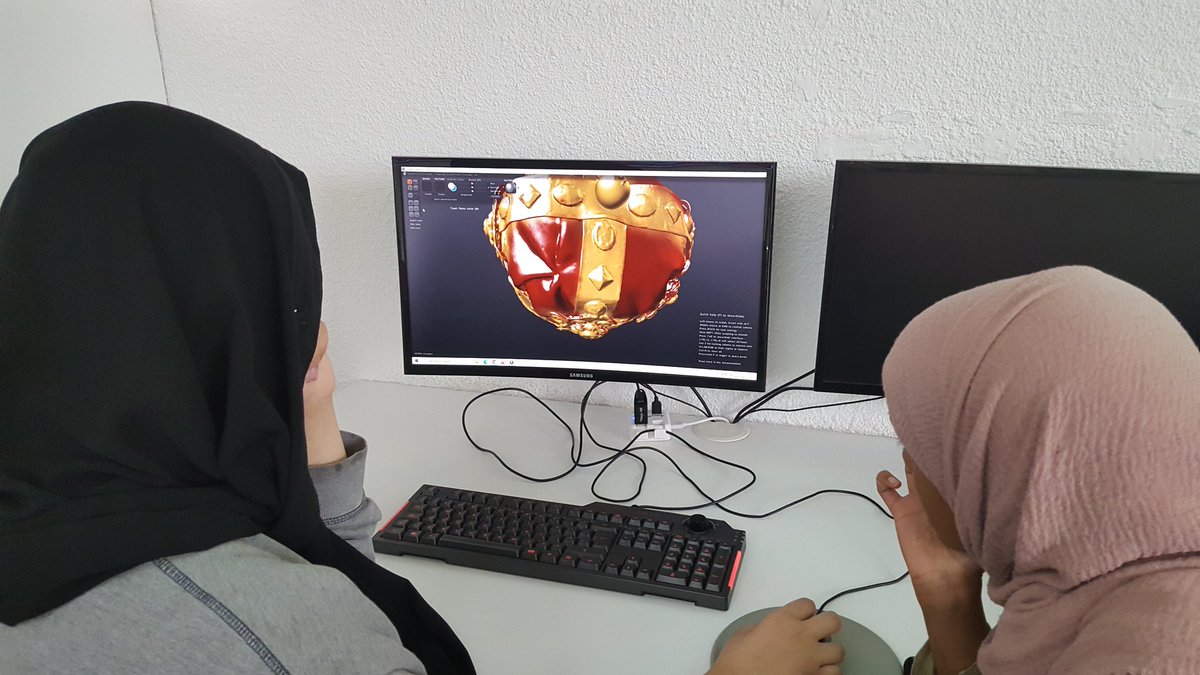GrahamCREATE's tweet image. Coins &amp;amp; Crowns!! Celebrating the #Coronation @RedbridgeLibs #LabCentral with #3DDesign, #3DPrinting, #AIart &amp;amp; #AugmentedReality. #Youngpeople shared creativity and made memories. They were inspired to create their own coin &amp;amp; crown designs. Well done to all.
