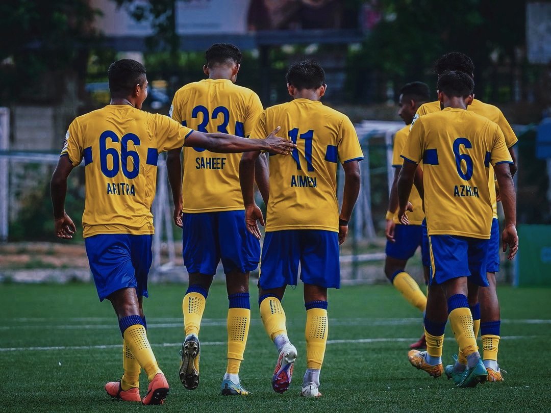 kbfcxtra's tweet photo. 👊 IT'S MATCHDAY! 🟡🔵
🆚 Sreenidi Deccan FC 
🏟 Bangalore Football Stadium 
⏰ 9:30 IST 
🏆 #RFDL  
#SDFCKBFC https://t.co/hJQi4DbEz4