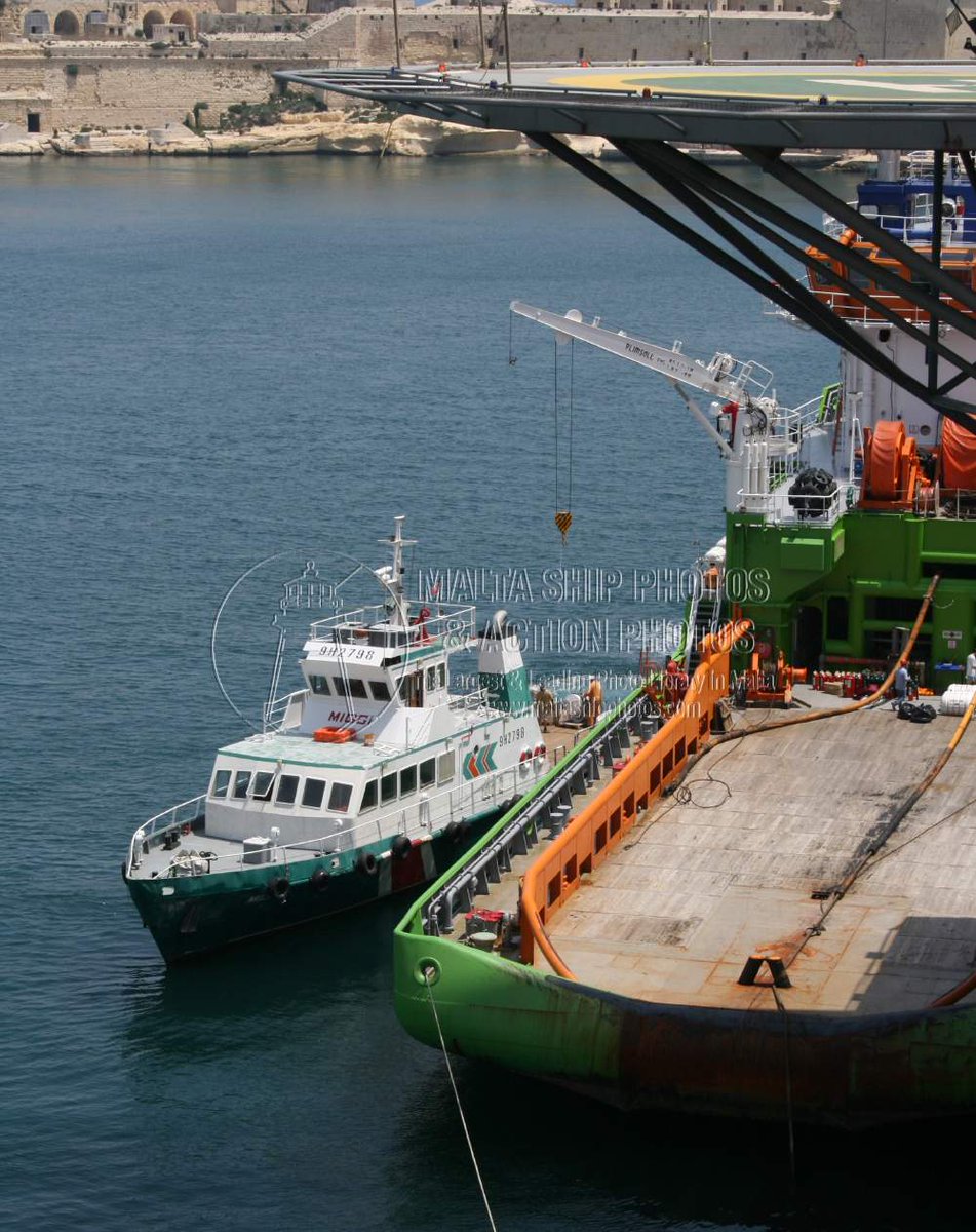 Shipguru's tweet photo. #MiggianiOffshore #workboat #MIGGI #alongside #FAIRMOUNT_SUMMIT at #grandharbourmalta alongside #semisubmersible #heavycarrier #GAVEA_LIFTER with #rig #WEST_TITANIA as #piggyback - 13.06.2007 -  https://t.co/nfgboxc3g3 - NO PHOTOS can be used or manipulated without our permission https://t.co/a4BQ9DepMR