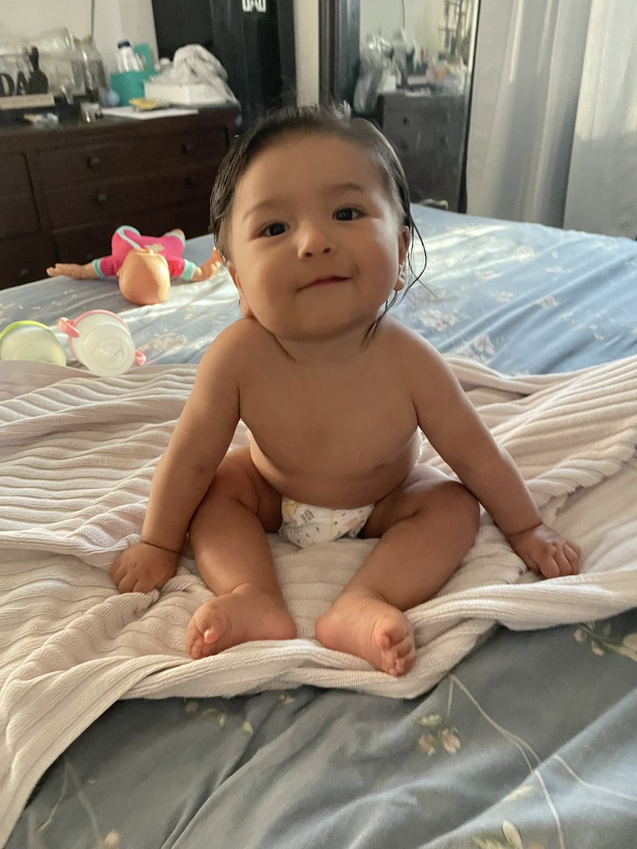Azalia84Flores's tweet photo. I can sit on my own now https://t.co/ZS0tn8SUjp