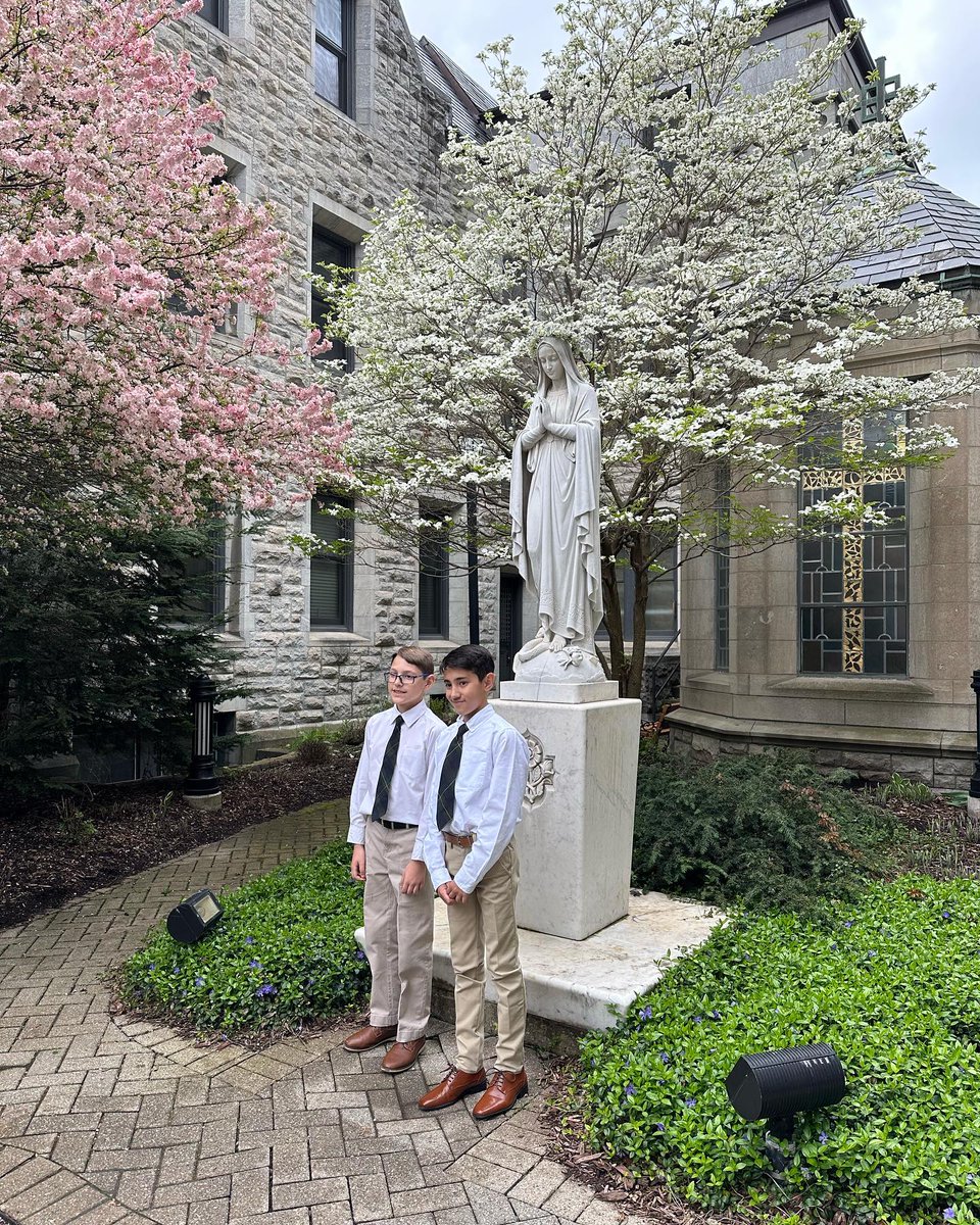 SyrDiocese's tweet photo. A blessed afternoon at the May Crowning! Thank you to our Catholic School students who proclaimed! https://t.co/xV5pW8q1Oh