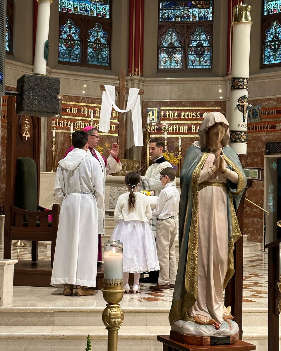 SyrDiocese's tweet photo. A blessed afternoon at the May Crowning! Thank you to our Catholic School students who proclaimed! https://t.co/xV5pW8q1Oh