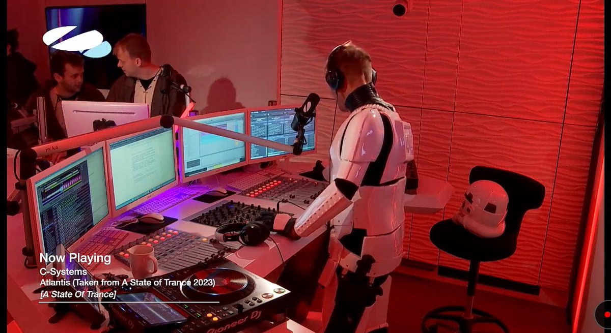 TrancerHardcore's tweet photo. A #trance Empire โจโ๏ธ๐ ๐ช๐๐ถ @asot @arminvanbuuren #ASOT1119 #trancefamily https://t.co/NsVjmRPnXY