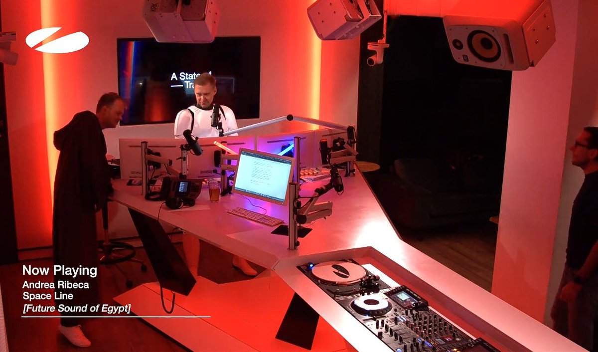TrancerHardcore's tweet photo. A #trance Empire โจโ๏ธ๐ ๐ช๐๐ถ @asot @arminvanbuuren #ASOT1119 #trancefamily https://t.co/NsVjmRPnXY