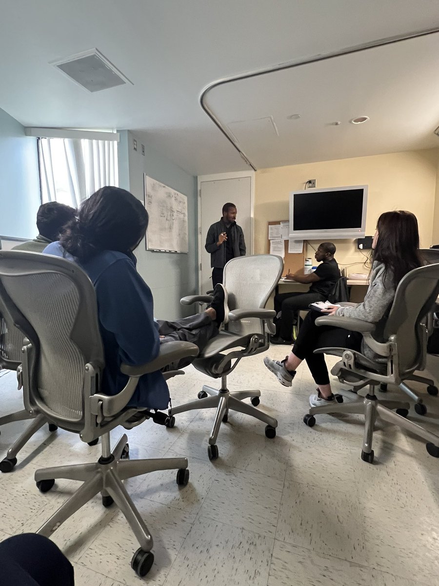 agraviersymmes's tweet photo. Love walking into the team room to find one of our awesome @ECUHealth_IM interns teaching the team about shock! #onservice #meded #chalktalk https://t.co/Ea2TVfPzQs