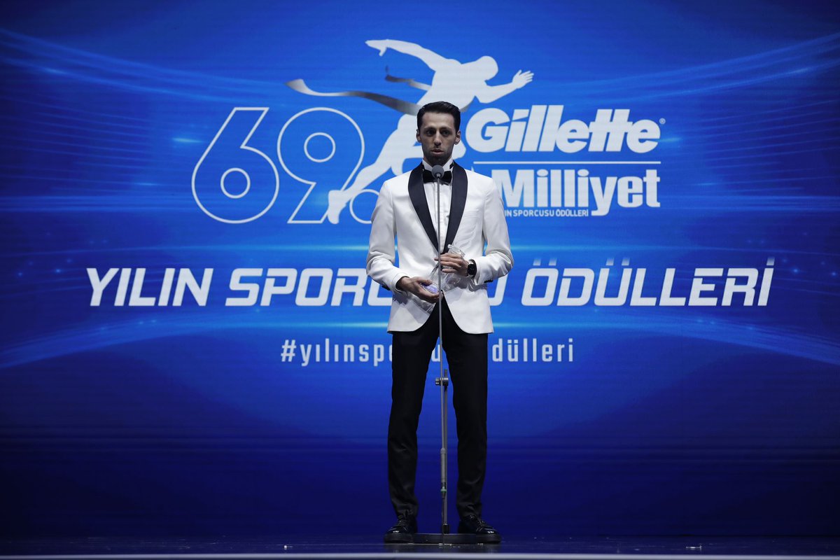 69. Gillette Milliyet Yılın Kayak Sporcusu Özel Ödünü alarak bizleri gururlandıran Kayakla Atlama Milli Sporcumuz ve kulübümüzün sporcusu  #UçanTürk Fatih Arda İpçioğlu’nu yürekten kutluyoruz. 
#GilletteMilliyetSporÖdülleri
@ArdaIpcioglu