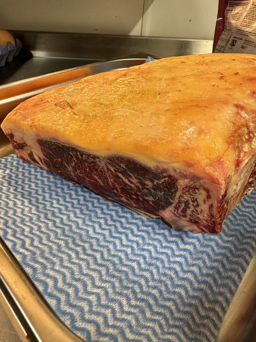 Dry aged ex dairy sirloin on this weekend, some serious stuff🔥🔥🐮 
<a href="/MeatMattersltd/">MeatMatters</a>