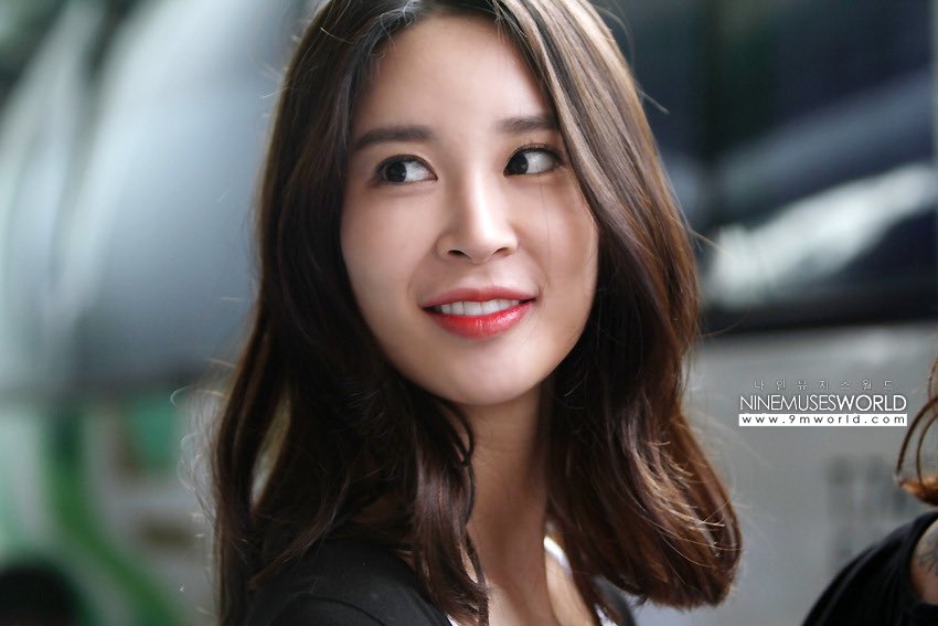 NMUSESZONE's tweet photo. ⇢ #현주 ✧ hyunjoo
120809 ⚘ 9mworld
#HappyLeeSemDay https://t.co/1ZS5VnCFPv