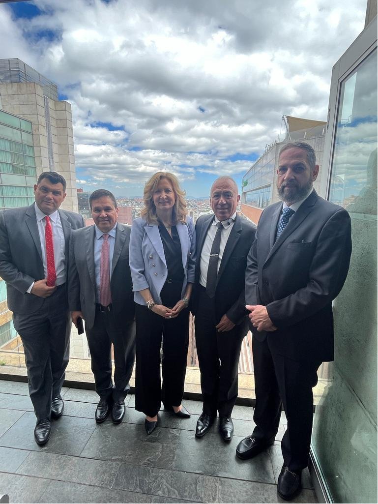StateDept_GCJ's tweet photo. Pleased to meet former members of the Colombian military who bravely decided to comply with their Peace Accord obligations and cooperate genuinely with the @JEP_Colombia. By accepting responsibility for conflict-related harms, they contribute to peace and reconciliation. https://t.co/9lV6h89b7Z