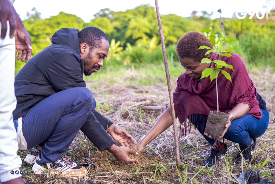 jeanjoelondo's tweet image. « Planter un arbre c’est sauver une vie » ;

Merci aux responsables du Ministère des Forêts et de la Faune (MINFOF) du Cameroun pour leur accompagnement sur ce projet ainsi qu’à tous les participants.

#GENERATION90
#PVDD
#MINFOF