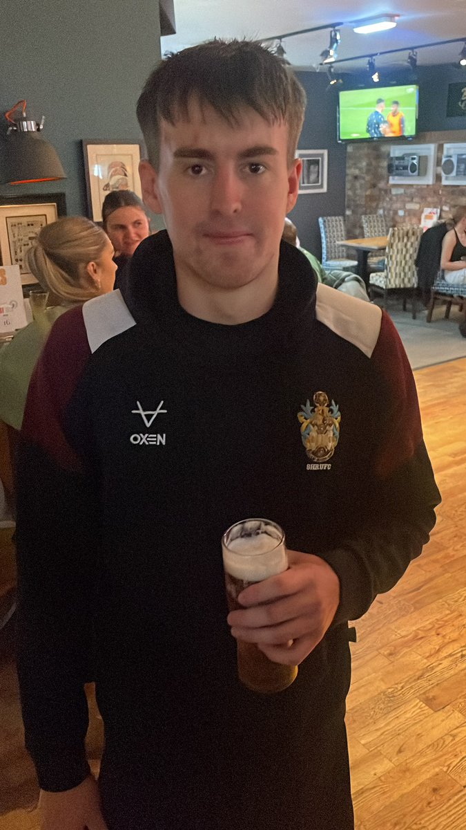 FULL TIME 

B5s 4-4 PIFC

doesn’t my little nan look cute (got MOTM today @Russell_Lewis91 💕). Bit shaky at the back today going 3-1 down but we prevailed with 3 more goals and got the draw in the end, fair result. Chaz picked on someone that was 7ft.

Whee⚽️
Russ⚽️
Bas⚽️
Jun⚽️