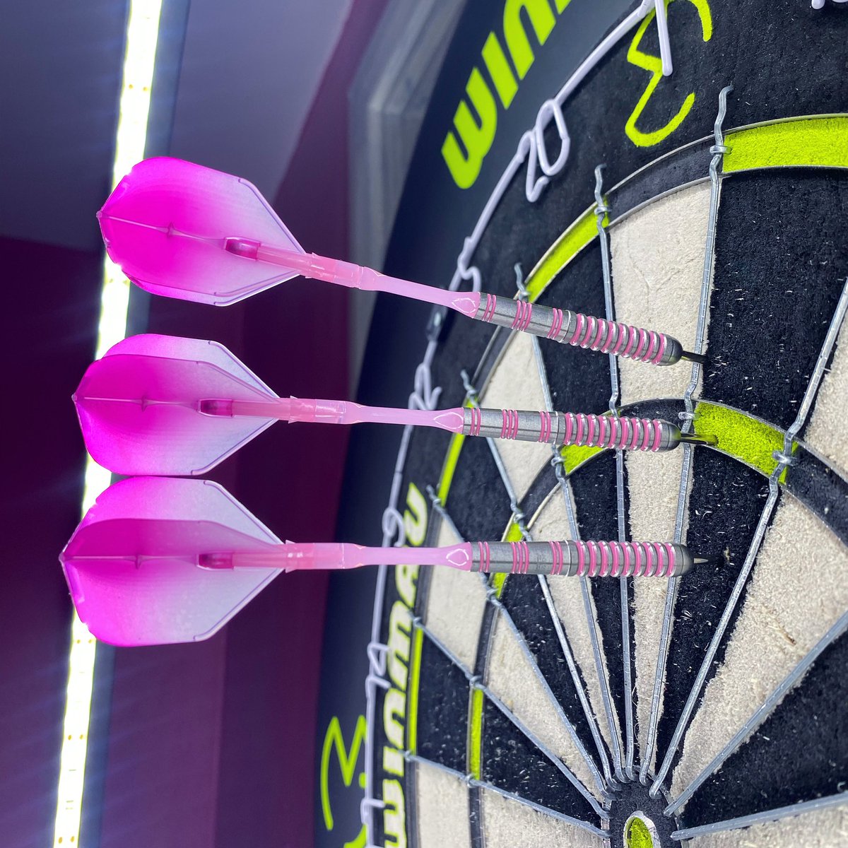 _Bethanyt2003's tweet photo. Trying out some new darts, i love the pink aesthetic ! Im experimenting a bit with the L style set up because i get robin hoods very often and prone to breaking or bending shafts 😅🎯. 

#darts #dart #darts🎯 #pinkdarts  #lovethedarts #dartboard #flights #shafts #newdarts https://t.co/ZOWUYCoQkV