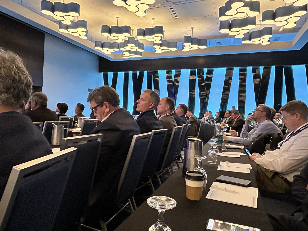 FTPL_'s tweet photo. FTPL participe à la 77 ème Conférence annuelle de l’IFALPA à Montréal avec une délégation tunisienne composée de: 
Souhaiel Dallel 
Ali Abderrahim rejeb
Houssem khalifa
Karim Elloumi
La 1ere journée a commencé par le global pilot symposium sur les sujets suivants:
#FTPL
#IFALPA https://t.co/zFCVznWkXA