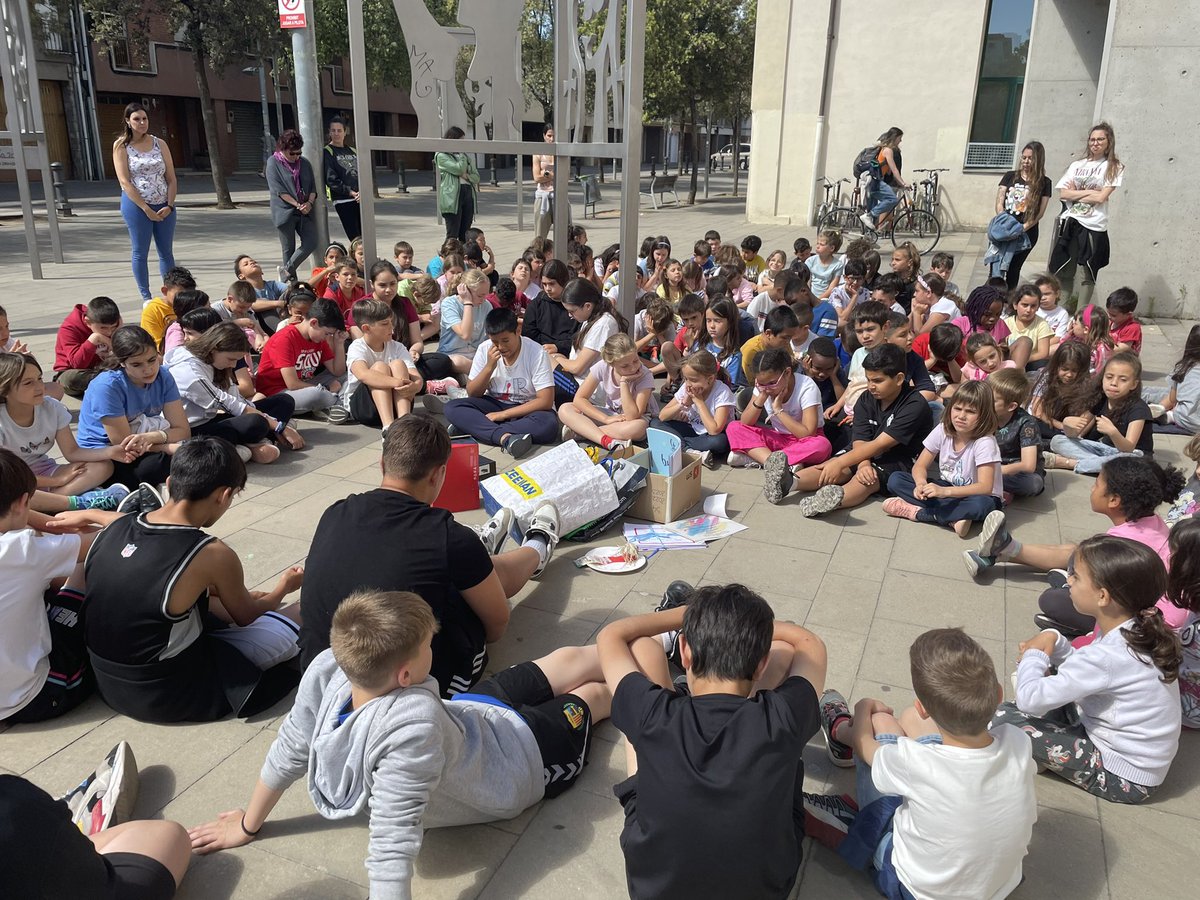 FEDACSalt's tweet photo. Avui hem celebrat el Dia contra l’assetjament escolar. Ens hem emocionat en veure el respecte i l’empatia que ha mostrat el nostre alumnat. Cal treballar l’assetjament diàriament i plantar-li cara! @escolesfedac #TenimUnProjecte #NoAssetjament https://t.co/59A2EaW8xd