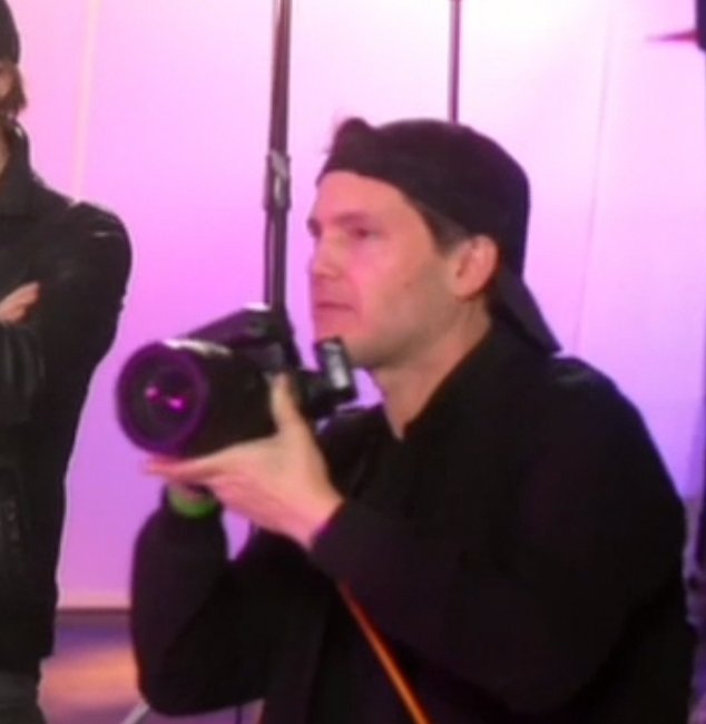 justGNTMthings's tweet photo. Wie ich auf die perfekte Szene für ein meme warte #GNTM https://t.co/y6ZMQ7ekQO