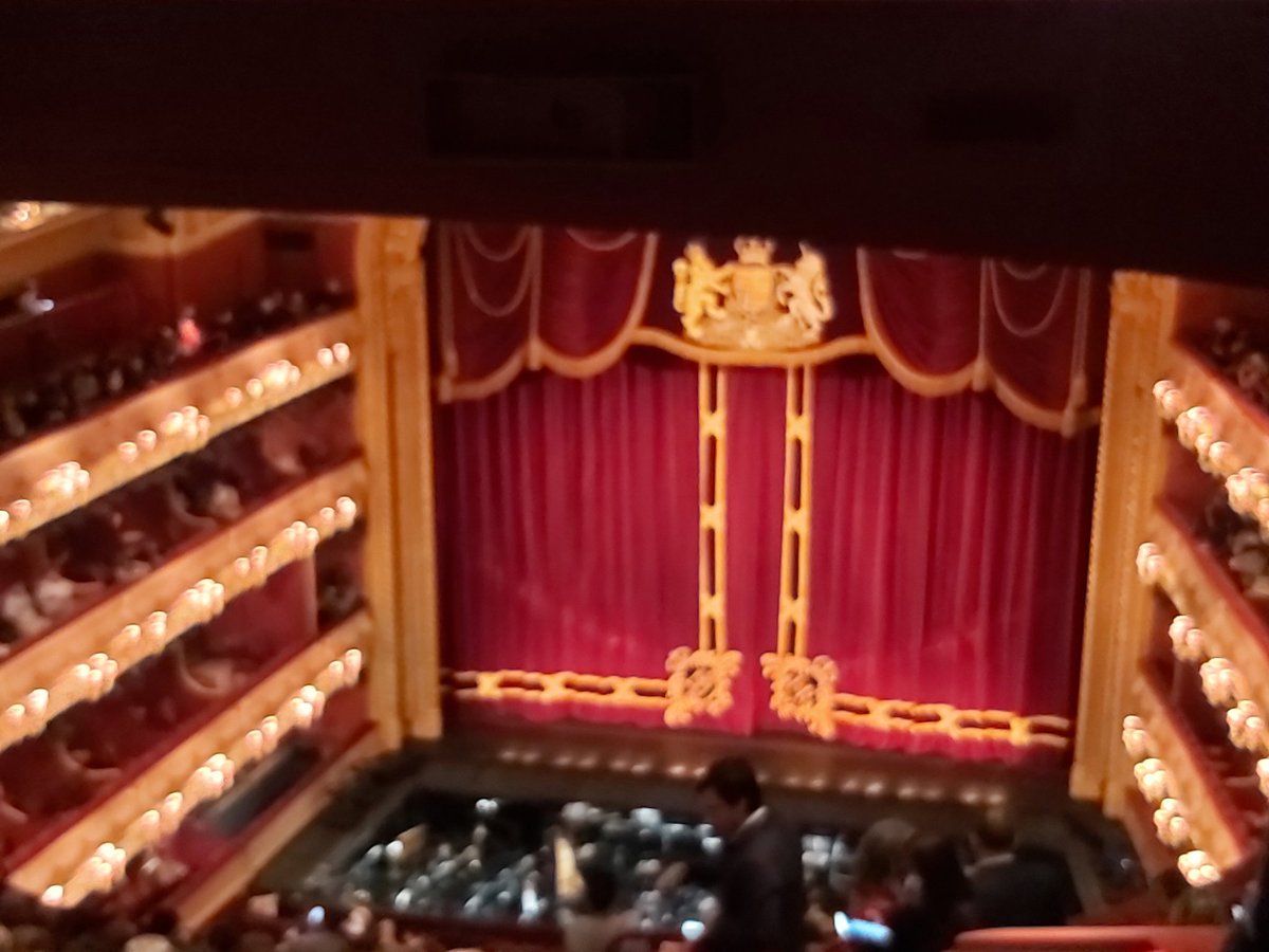 Saw an amazing 'Cinderella' danced <a href="/RoyalOperaHouse/">Marge Inalia</a> a couple of weeks ago. When are they going to unpick these 'ER' threads and stitch in 'CR' instead?
I've created a transcription of BL MS Lansdowne 285's form of Coronation for lemon-shakespeare.com Happy Weekend! More to come