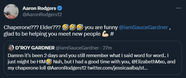 NFL_DovKleiman's tweet photo. The #Jets 2023 season has already reached its peak.

Jessica Alba is all over it 🤣 https://t.co/Wju0UIK4tp