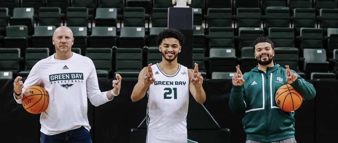 NicReynolds_'s tweet photo. Family ties 🤞🏾💚

#NLMB 
#TheGreenBayWay🟢⚪️ https://t.co/9fdJSim23Y