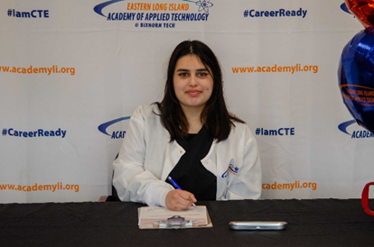 AcademyLI's tweet photo. Looks who is @CareerReady- #BixhornTech #DentalChairsideAssisting student Cynthia Blanco also attends #BrentwoodHS. She was recently hired at Brighter Smiles Dental. Congrats Cynthia! @SkillsUSA #skillsusanationalsigningday
#nationalsigningday2023
#timetotradeup https://t.co/EjVT795Pe7
