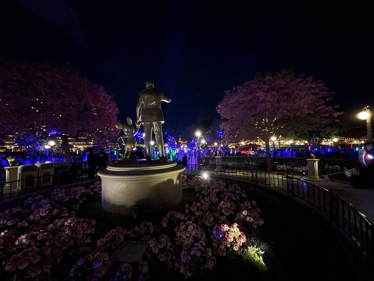 itsPerChance's tweet photo. Wishing I could be back tonight #MayThe4th https://t.co/Yyew5V584g