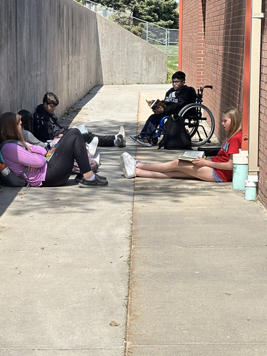 We enjoyed our books while soaking up the sunshine! <a href="/millardcentral/">Millard Central MS</a>