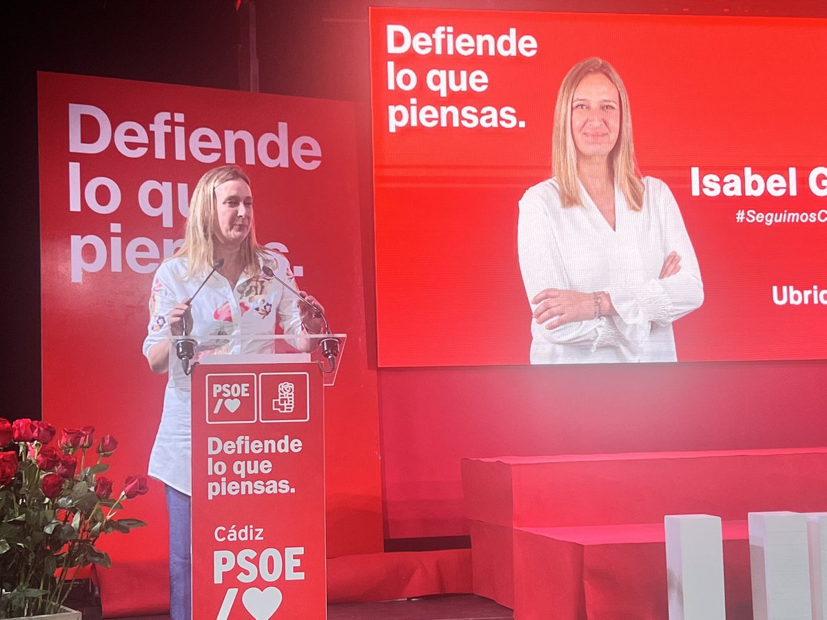 psoecadiz's tweet photo. ❤️/Muy emocionada la alcaldesa y candidata de @psoeubrique, @IzabeGomez, comienza dando los agradecimientos a todas las personas e instituciones que han permitido mejorar la vida de sus vecinos y vecinas. 

❤️/ #DefiendeLoQuePiensas https://t.co/gWYhj9XFdo
