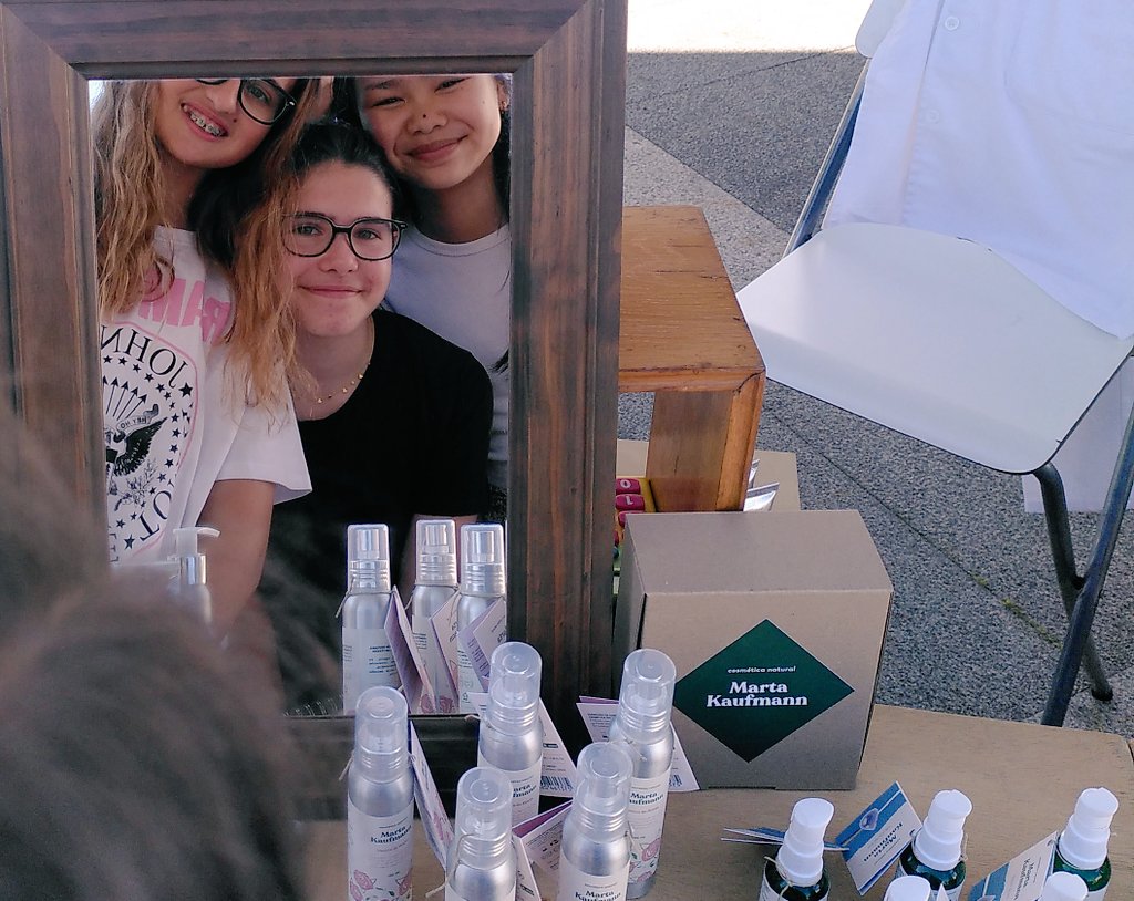 El grupo de Proyecto, hemos bajado al ECOMERCADO de <a href="/Ecocampus_UC/">Ecocampus UC</a> para preguntar en los puestos, aprender sobre productos ecológicos, comercio justo, iniciativas locales.... Y, ya de paso, probar y comprar productos 👇🏿