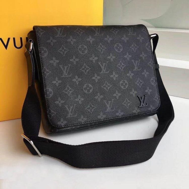 BauHoaa_star's tweet photo. Túi chéo nam likeauth 99%auth 
Ms05BH 
Vietstar store 
Zalo 0975653838 
Giá mềm nhất hiện nay 

Likeauth 99%auth men's crossbody bag LV
Ms05BH
Vietstar store
Zalo 0975653838
Cheapest price today https://t.co/UPWuqAwgiQ