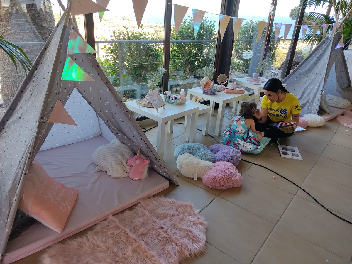 Este nuevo servicio está triunfando en las Comuniones de 2023 y es que ... ¡no puede quedar más chulo nuestro Rincón del Brilli brilli! ¿Y qué me decis de la decoración con los tippis? ¡Una auténtica pasada!

#activasur #rincondelbrilli #animacion