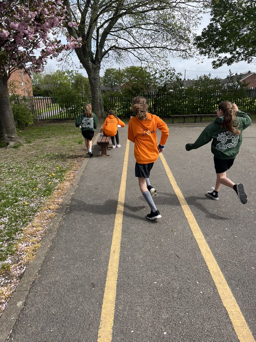 IngsPrimary's tweet image. Year 6 enjoyed getting active during their grammar revision this afternoon. It was a race against time to answer the questions 🏃🏽‍♀️🏃🏾‍♂️ #IngsAshEnglish #60ActiveMinutes #ActiveLessons @thrivetrust_CEO @thrivetrust_UK @HullActiveSch